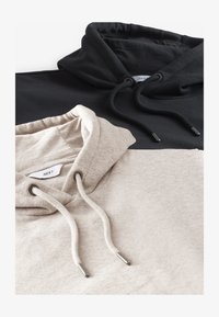 Pasirinkta, black nude