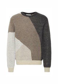Pulover bărbătesc cu guler rotund, având un model geometric de blocuri de culoare în gri închis, maro, bej și alb murdar, dintr-un material tricotat.