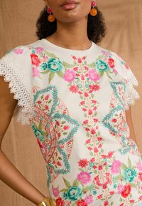 Love & Roses REGULAR FIT - LACE FLUTTER SLEEVE - Bluse - ivory