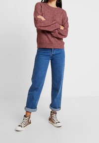 Vero Moda Stickad tröja - bordeaux