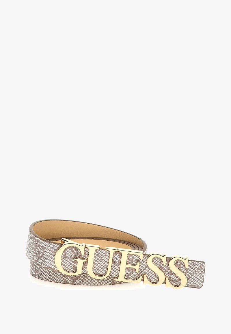 Beżowy pasek z wzorzystego materiału z błyszczącą, złotą klamrą z logo "GUESS". Gładka faktura i klasyczny design.