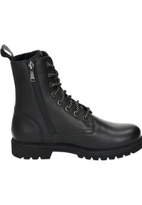 Stivaletto nero in pelle con una finitura testurizzata, lacci a contrasto, zip laterale e suola robusta con battistrada pronunciato.