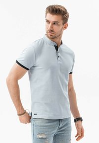 Unausgewählt, light grey