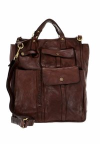 Sac à main en cuir marron avec une finition texturée, doté de deux poignées supérieures, d'une bandoulière amovible et de plusieurs poches avant avec des fermetures à bouton.