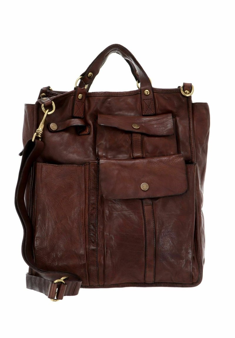 Sac à main en cuir marron avec une finition texturée, doté de deux poignées supérieures, d'une bandoulière amovible et de plusieurs poches avant avec des fermetures à bouton.