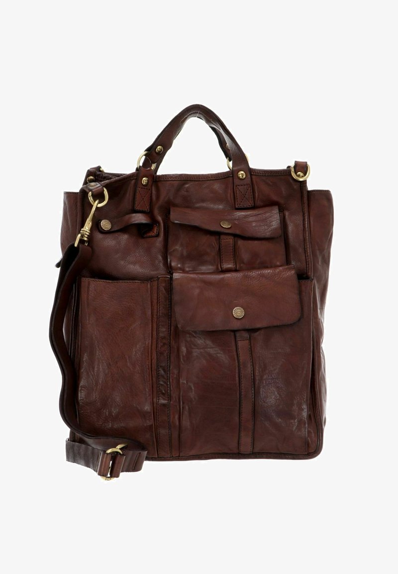 Braune Lederhandtasche mit texturiertem Finish, ausgestattet mit zwei oberen Griffen, einem abnehmbaren Schultergurt und mehreren Fronttaschen mit Knopfverschluss.