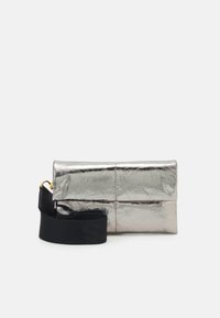 EZRA CROSSBODY - Taška s příčným popruhem - pewter