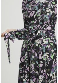 ICHI IHCRAZTO - Rochie de zi - multi flower
