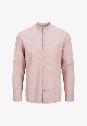 Camicia a maniche lunghe in tessuto rosa chiaro con collo a fascia, bottoni frontali e texture liscia. Design minimalista senza motivi.