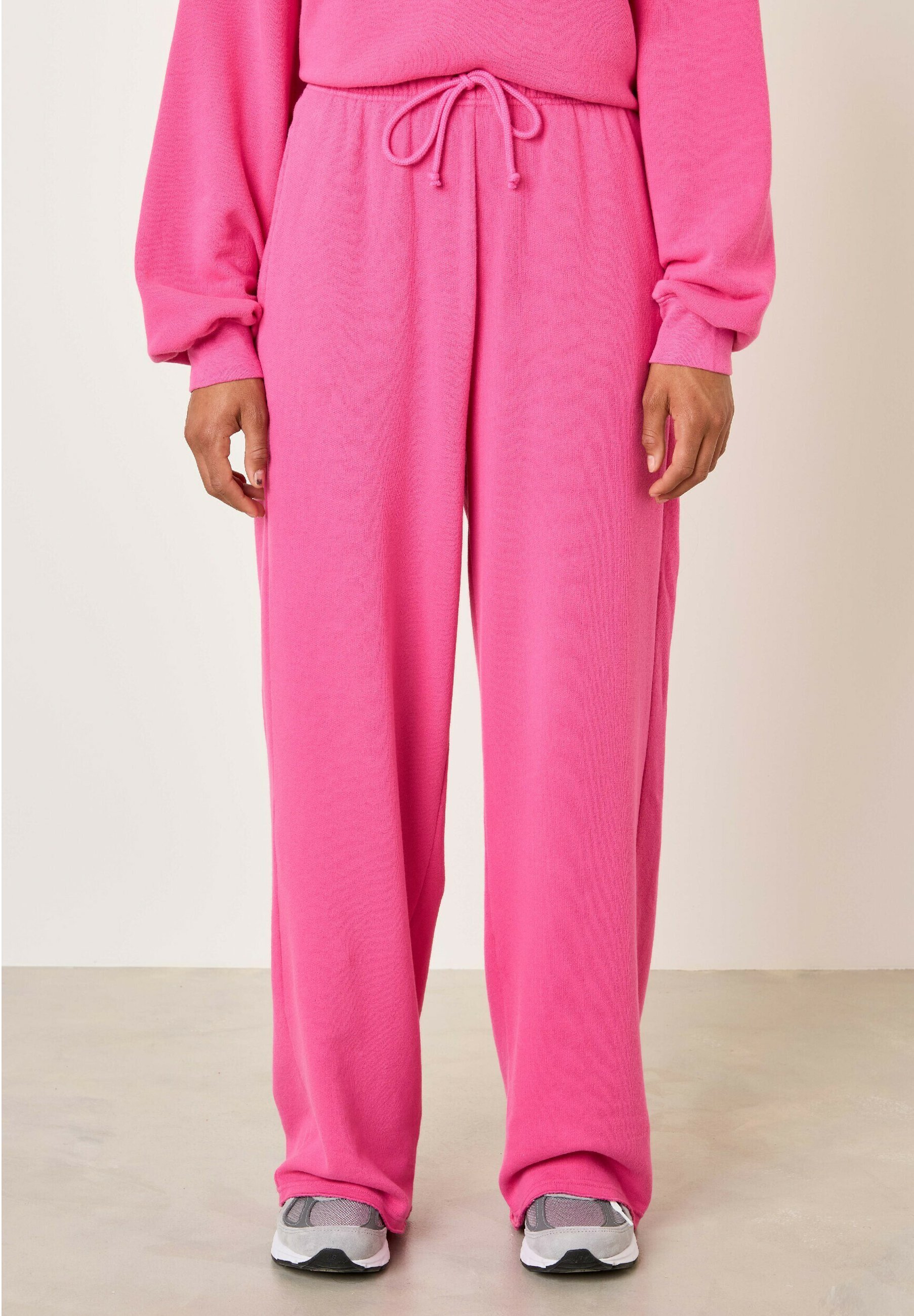 American Vintage JOGGING ATUBAY Pantalon de survêtement girly