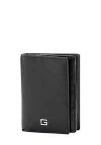 Portafoglio in pelle nera con texture liscia, dotato di un logo argentato sul davanti, design compatto e rettangolare e numerosi slot per carte.