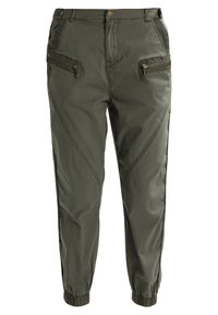 Olivgröna jogger-byxor i lätt tyg, med dragkedjefickor, elastiska muddar och diagonala s ömnadsdetaljer.