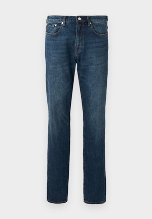 Jean en denim bleu foncé, coupe droite, cinq poches, fermeture à bouton, avec des décolorations et des détails de couture subtils. Texture lisse.