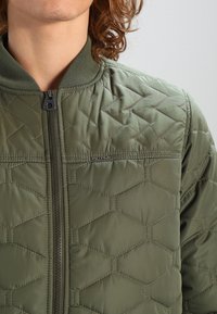 Petrol Industries Bomberjakke - olive