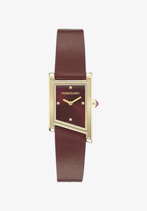 Ferragamo óra bordó bőrszíjjal, négyzet alakú arany színű tok, sötét bordó számlap, arany órjelek és díszes korona.