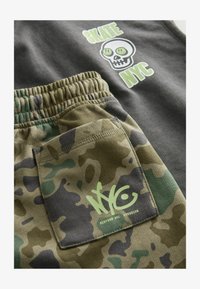 Vybráno, camouflage