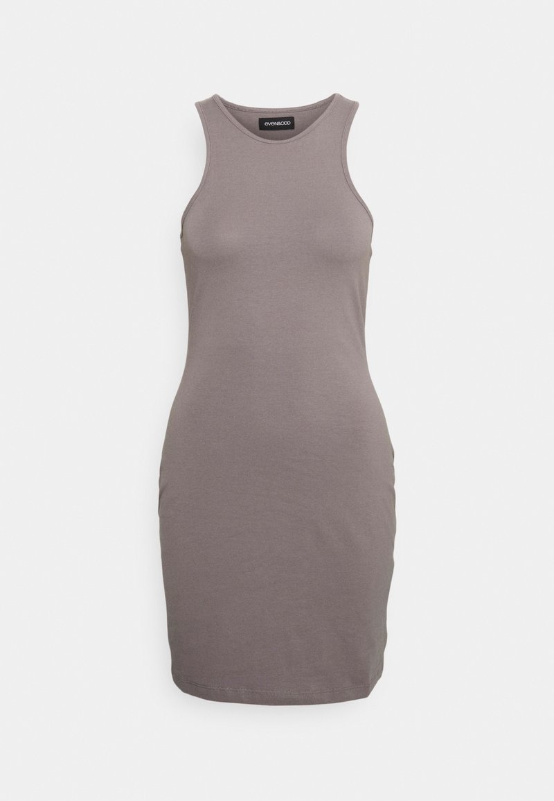 Robe ajustée sans manches longueur genoux en gris uni avec un col rond et des fines bretelles sur fond uni.