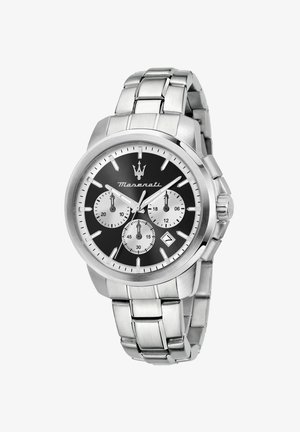 Silberne Maserati-Chronographuhr aus Edelstahl mit schwarzem Zifferblatt, drei Hilfszifferblättern, Datumsanzeige und Maserati-Logo bei 12 Uhr.