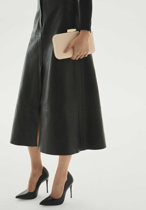 LOUISE - Clutches - cream