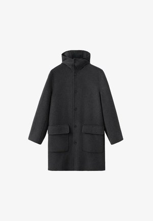 Manteau en laine gris foncé avec un col haut, des boutons sur le devant et deux poches spacieuses. Présente une coupe droite et des manches longues.