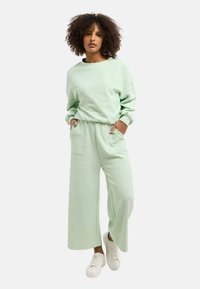 Bruno Banani OVERSIZE CANTU - Jogginghose - grün