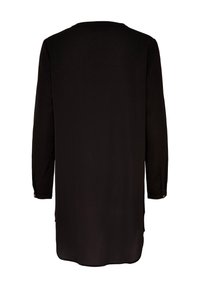 Czarna tunika z długim rękawem, okrągłym dekoltem, gładkim materiałem, lekko zaokrąglonym dołem i mankietami zapinanymi na guziki.