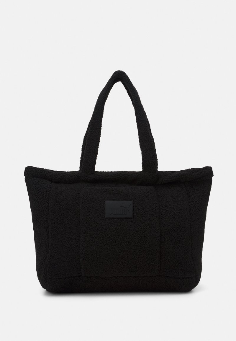 Sac fourre-tout en polaire noire avec deux poignées, forme rectangulaire, et une petite écusson logo Puma au centre avant.
