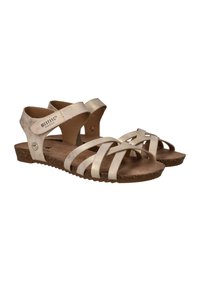 Een paar beige dames sandalen met gekruiste banden, klittenbandsluiting bij de enkel, gevoerde kurkenzool en 'Mustang' branding op de hielband.