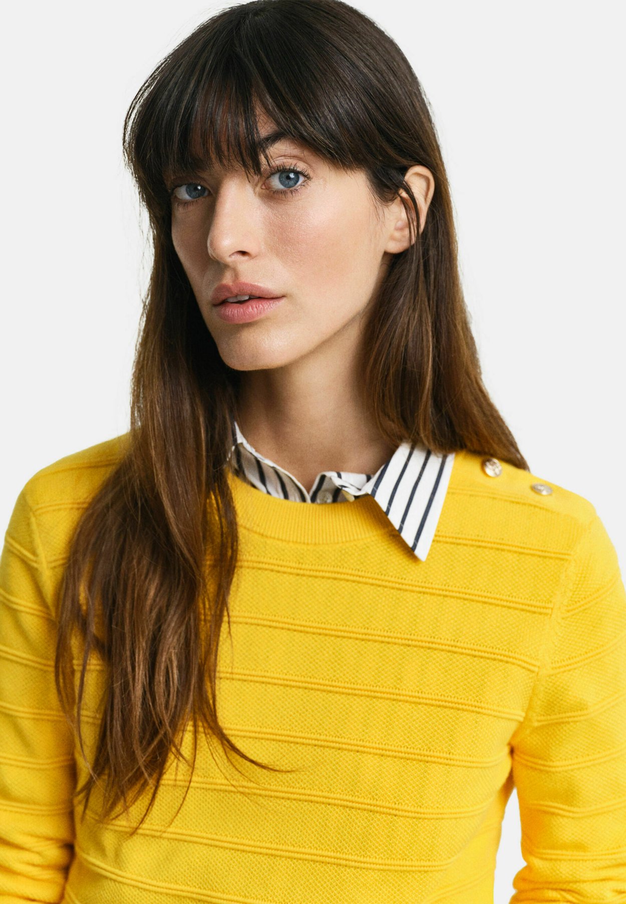 TEXTURED C NECK