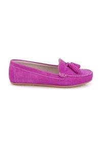 Fuchsia Wildleder Mokassin-Ballerina mit Quasten-Akzent, kontrastierendem Nähen und runder Zehenform. Leichte Gummisohle für Flexibilität.