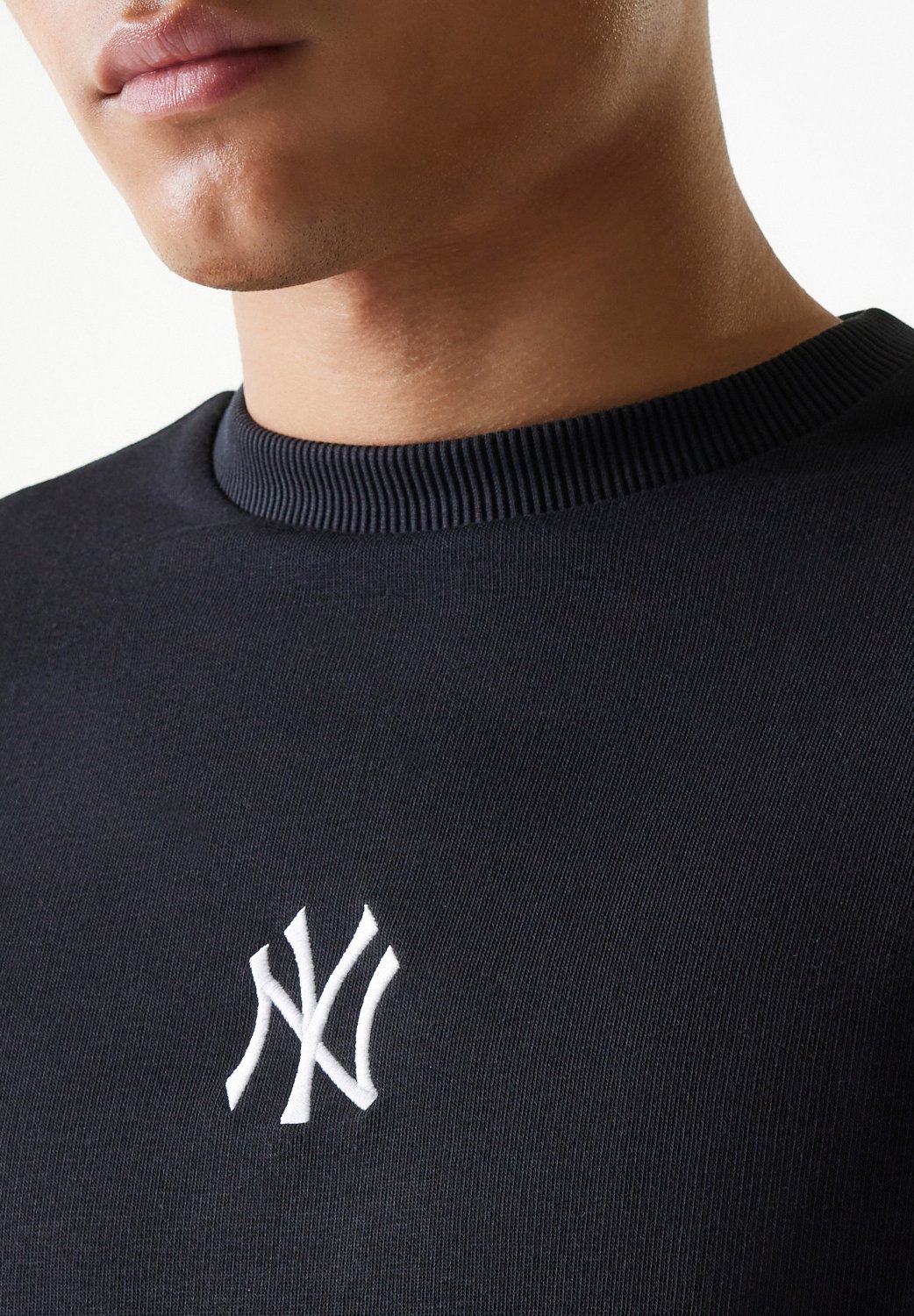 NEW YORK YANKEES CREW black sweatshirt