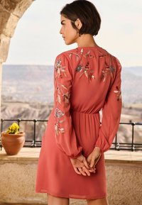Love & Roses LONG SLEEVE-REGULAR FIT - Freizeitkleid - orange rust
