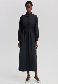 Touché Privé - WITH WAIST DETAIL - Tričkové šaty - black Miniatúrny obrázok 1