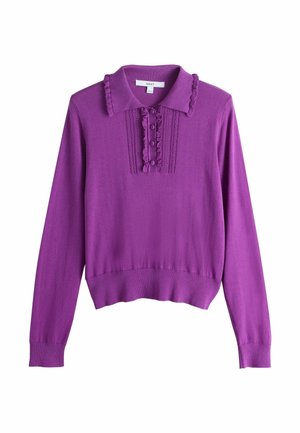 Lilla strikket sweater med krave og flæsekant, dekorative knapper samt ribstrikkede manchetter og kant. Glat, let tekstur.