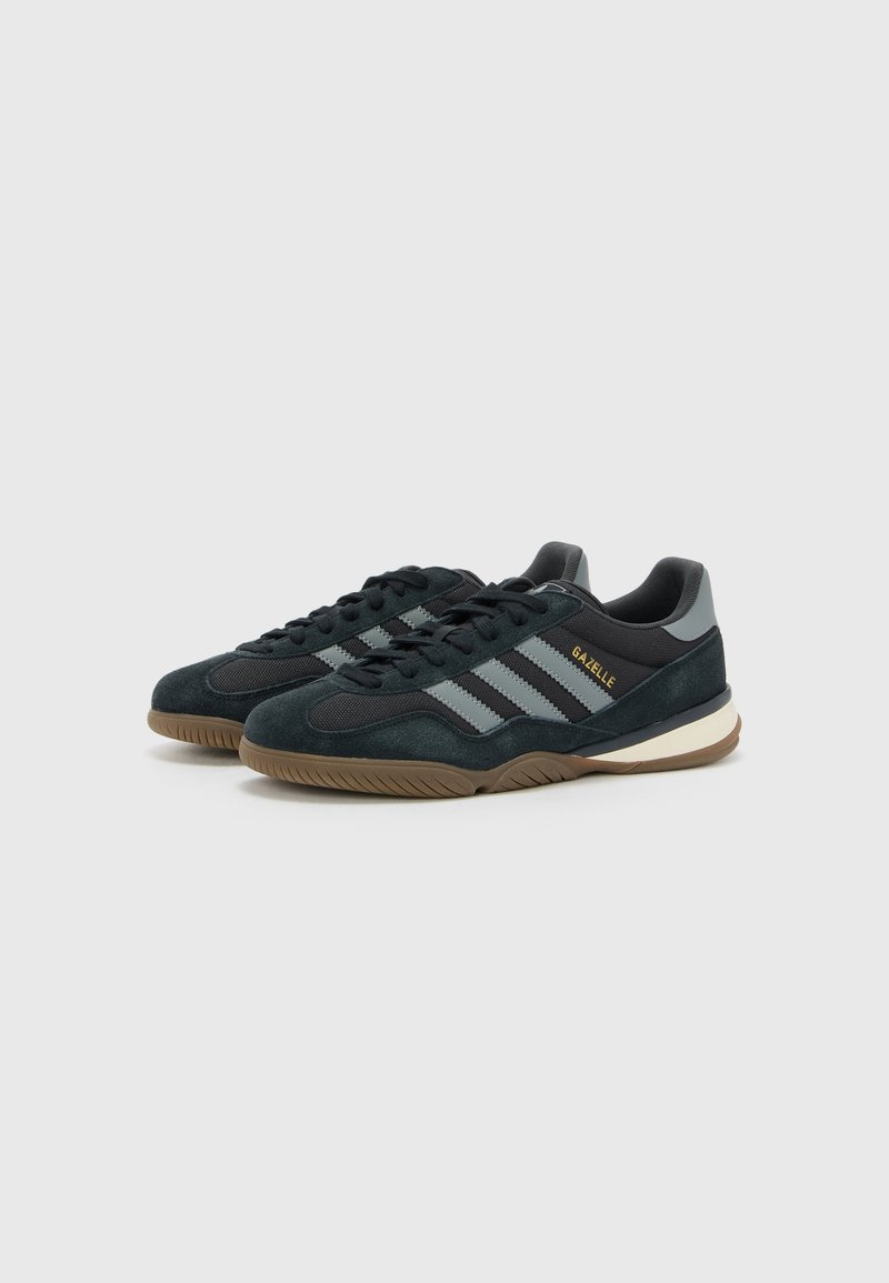 adidas Originals GAZELLE SALA UNISEX - Sneaker low - core black/grey three/gum