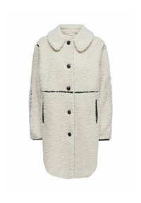 Cappotto in pile di colore crema, con una struttura testurizzata, colletto, bottoni neri, tasche frontali e dettagli di cucitura nera a contrasto.