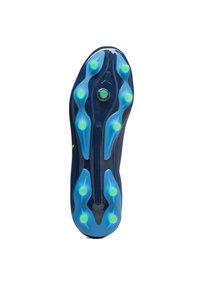 Suola di scarpini da calcio navy con una finitura texturizzata, caratterizzata da tacchetti blu e accenti verdi per aderenza e stabilità.