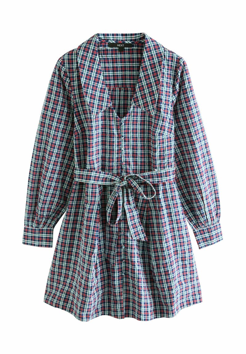 Rutig klänning med långa ärmar, djup urringning och midjeband. Har ett mönster med röda, blå och gröna rutor på ett lätt tyg.