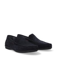 Marineblaue Wildleder-Mokassins mit einer flachen Gummisohle, die dekorative Nähte entlang der Kanten und ein schlupfbares Design aufweisen.