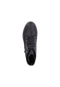 Bottine en cuir noir avec un bout arrondi, un design à lacets et un accent de zip argenté sur le côté. Dispose d'un matériau texturé et d'une semelle en caoutchouc.