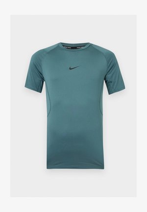 Αθλητικό μπλουζάκι Nike Pro με κοντά μανίκια σε τιρκουάζ χρώμα, λαιμόκοψη και μαύρο λογότυπο Nike swoosh στο κέντρο του στήθους.