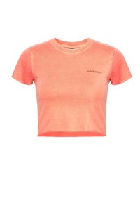 Coral cropped short-sleeve t-shirt with round neck and small embroidered text on left chest reading "lofts frans..."