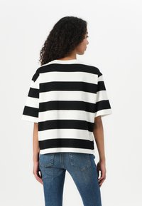 TOM TAILOR DENIM STRIPED BOXY - Print T-shirt - black/white
