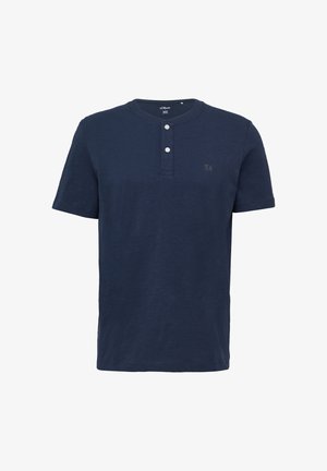 Tamnoplavi henley majica s kratkim rukavima izrađena od mekanog materijala, s okruglim izrezom i tri dugmeta na prednjoj strani uz suptilan logo detalj.