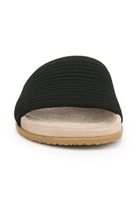 Sandale slide noire avec une sangle supérieure texturée, un coussin de pied beige doux et une semelle extérieure en caoutchouc brun clair. Pas de matériel ou de motifs visibles.