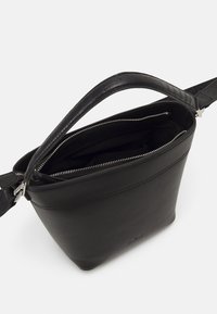 Zign LEATHER - Axelremsväska -  black