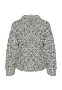 Grå stickad tröja med ett texturerat mönster, vida ärmar och en avslappnad passform, med rundad halsringning och ribbstickade manschetter vid ärmarna.