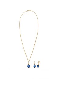 Gouden ketting met een gladde schakel, met een druppelvormige blauwe stenen hanger. Vergezeld van bijpassende blauwe stenen oorknopjes.