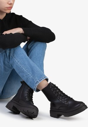 Miriade Stivaletti con plateau - nero