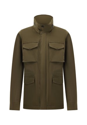 Olivgrüne Jacke mit hohem Kragen, vier Klappentaschen – zwei an der Brust und zwei an der Taille – sowie langen Ärmeln.